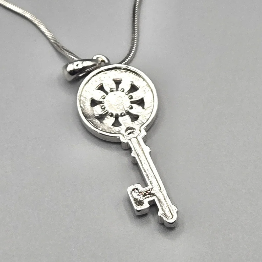 Crystal Skeleton Key Pendant Necklace Floral Silver Tone‎ Snake Chain Adjustable